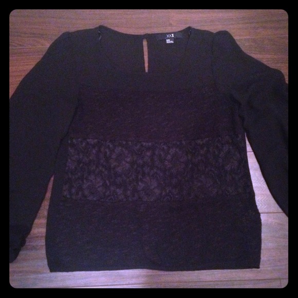 Lace detailed puff sleeve top