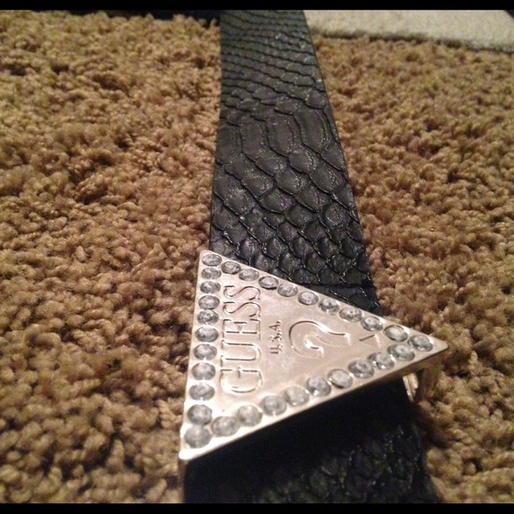 Snake skin guess belt - Picture 4 of 4