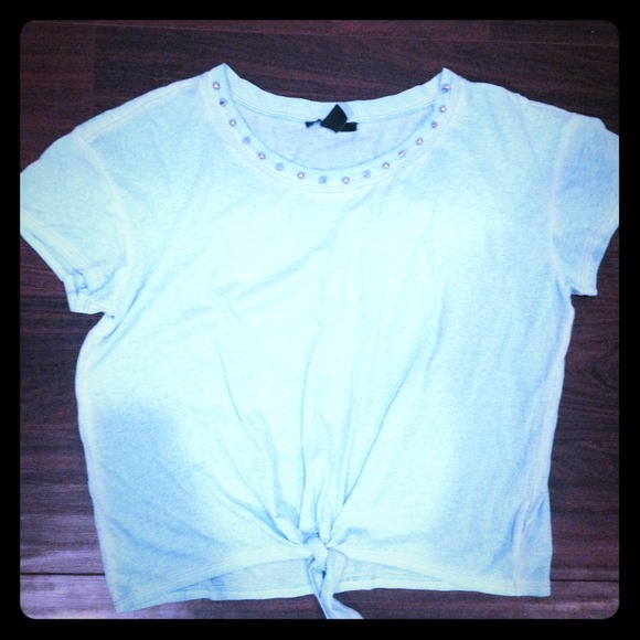 BEAUTIFUL mint tie front stud shirt!