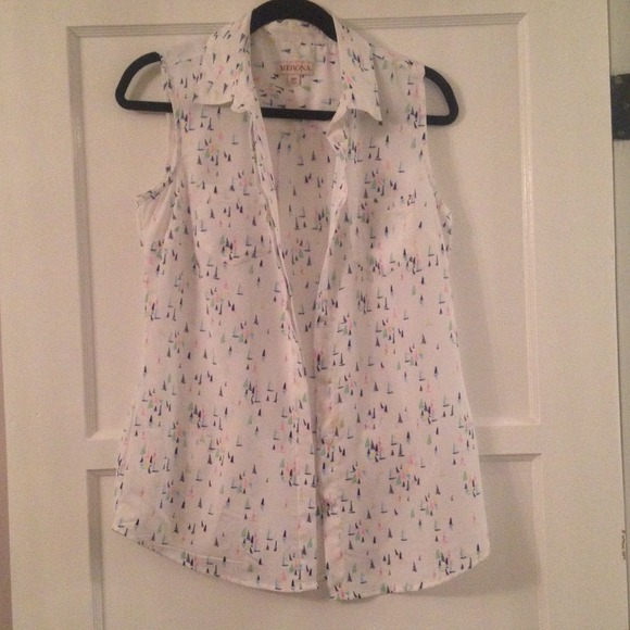 Cute white sleeveless top