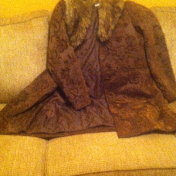 Brown coat - Picture 2 of 2