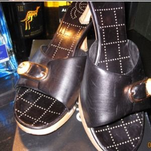 Chanel sandals comes with. Original box