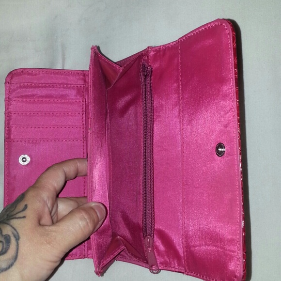 Red Wallet - Picture 4 of 4