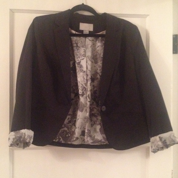 ✨Black floral blazer✨