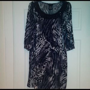 Sexy dress with jewel neckline 👗