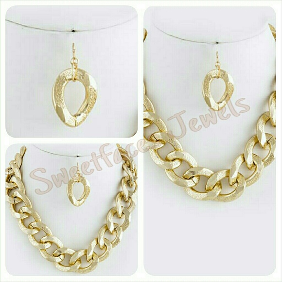 Chain Link Necklace Set - Picture 2 of 2