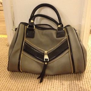 Steve Madden gray purse