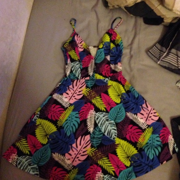 🚫SOLD TO PLATOS🚫Low cut tropical skater dress