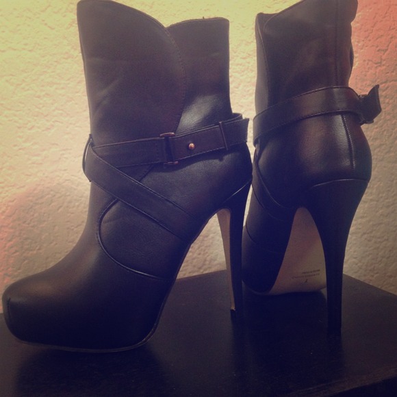 Shoes - Booties
