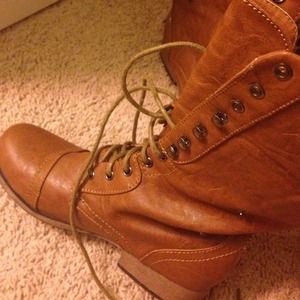 Combat boots