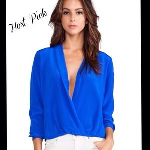 2X HP🎉🎉Chiffon deep descending neckline top