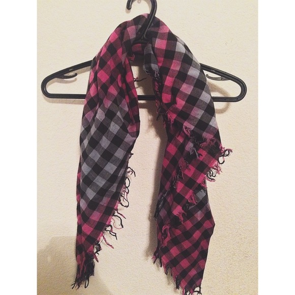 Faded scarf