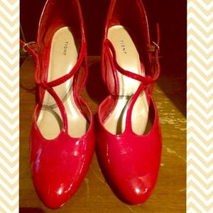 FIONI, Red. Close toed heels with straps