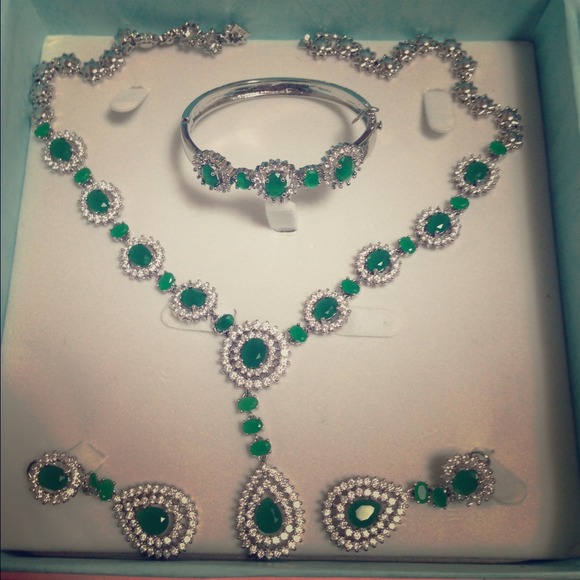 Bracelet, earrings and necklace.