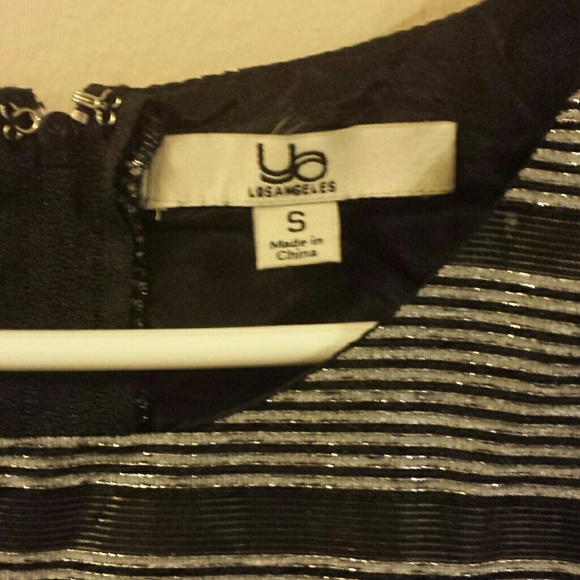 YA LOS ANGLES Short Sleeve Metallic Yarn Dress - Picture 3 of 4