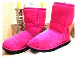 Pink Uggs Perfect For This Upcoming Weather!!!!💕