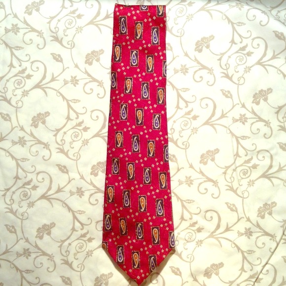 Red bandana pattern neck tie - Picture 1 of 1