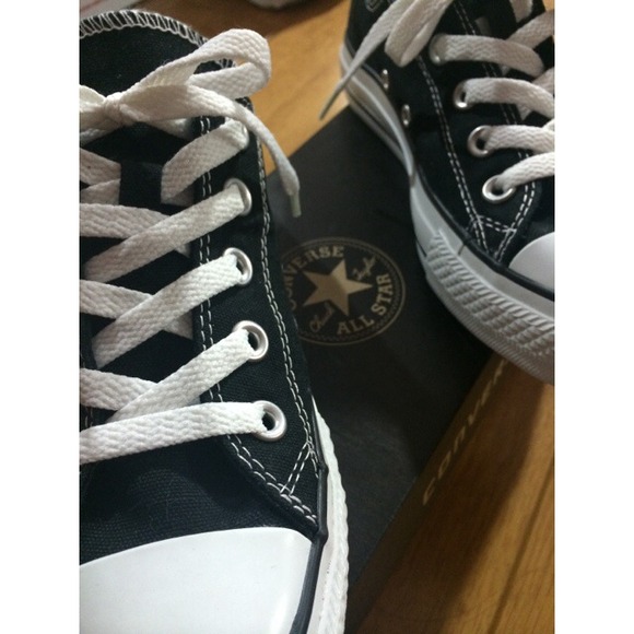❌SOLD❌ BRAND NEW black & white Converse