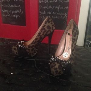 Studded pumps