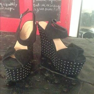 Studded wedges
