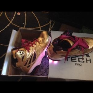 La tech light up shoes