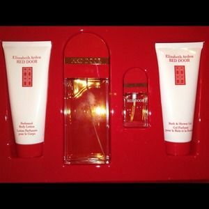 Elizabeth Arden Red Door Gift Set