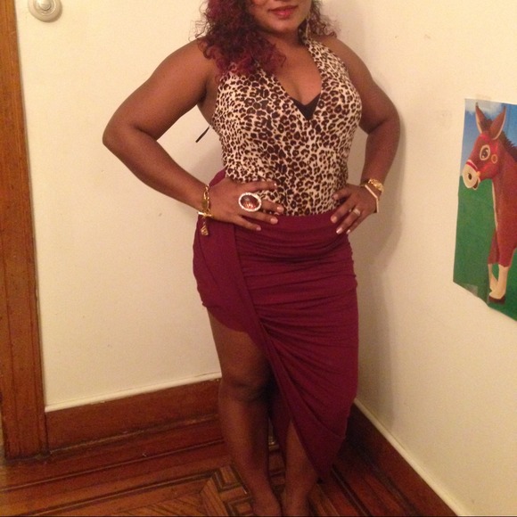 🚫 SOLD In Bundle🚫 Burgundy Draped Skirt. - Picture 2 of 2