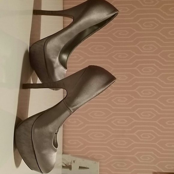 Heels - Picture 3 of 4