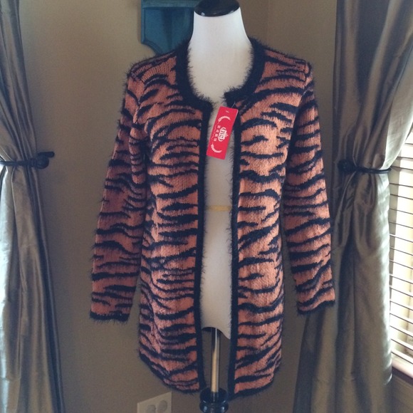 A perfect fall and winter soft long cardigan.