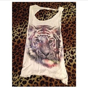Tiger tee