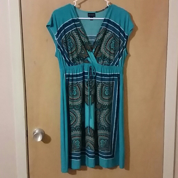 Cute lightweight dress, great with flips or boots!