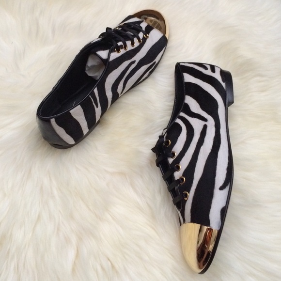 💥🎉👏2 HOUR SALE👏🎉Giuseppe Zanotti zebra flats - Picture 2 of 4