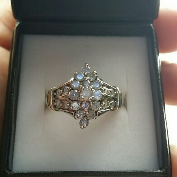 10 kt yellow gold diamon cluster trading with kell