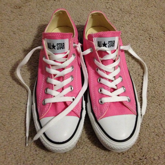 BRAND NEW Pink Converse