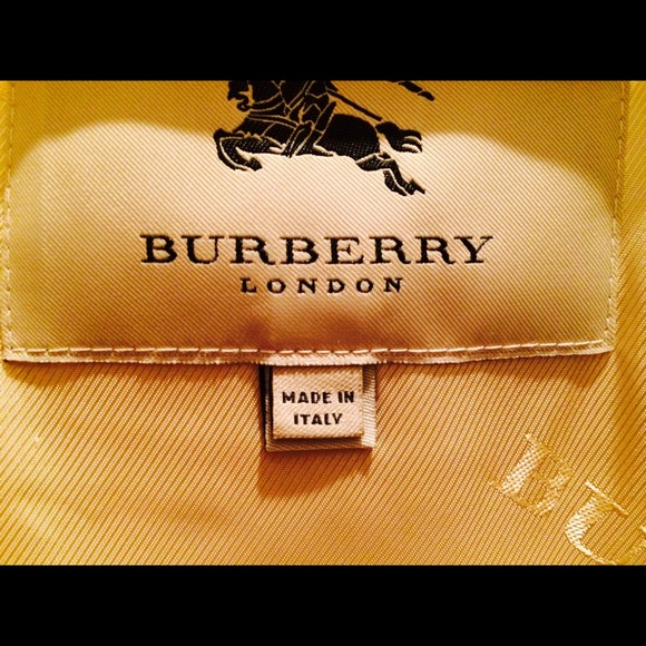 ***SOLD***NWOT BURBERRY BEIGE/GOLD COAT  $850.00 - Picture 3 of 4