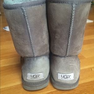 short grey uggs 🍂