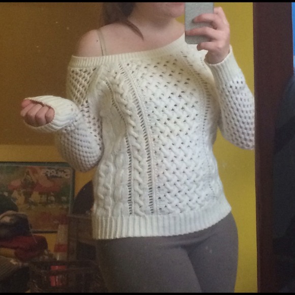 White American Eagle Sweater - Picture 3 of 3