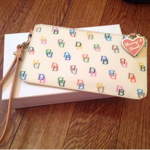 Dooney & Bourke wallet/wristlet