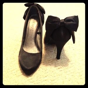 Black heels!!