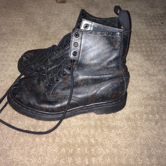 Doc Marten size 9 floral black