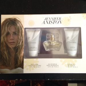 Jennifer Aniston body lotion perfume & shower gel