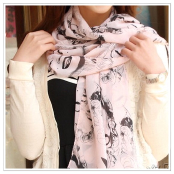 NWOT Marilyn Monroe Chiffon Scarf💛💛