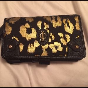 Juicy Couture Beverly Leopard Tech Wristlet