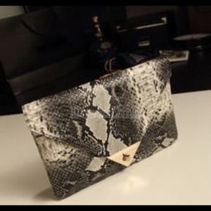 🍂Faux grey/black snakeskin clutch🍂