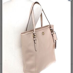 NWT Coach Peyton Leather Zip Sand Tote MSRP: $358