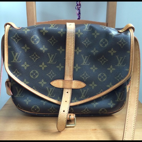 Louis Vuitton Saumur MM crossbody - Picture 2 of 4