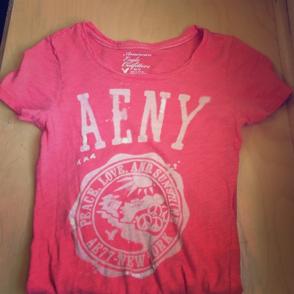 🍀Pink American Eagle shirt.