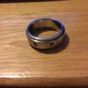 Twisting Palm Tree Ring