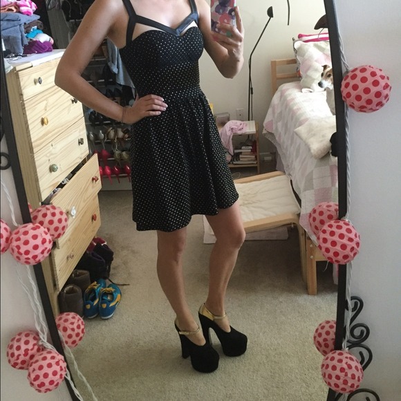 ❌SOLD❌Black and gold speckles fit and flare dress - Picture 4 of 4