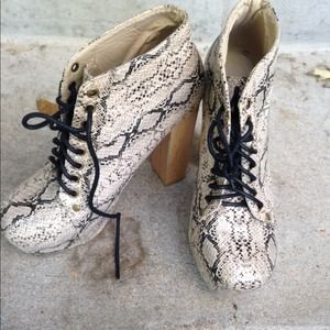 Jeffery Campbell look-alike